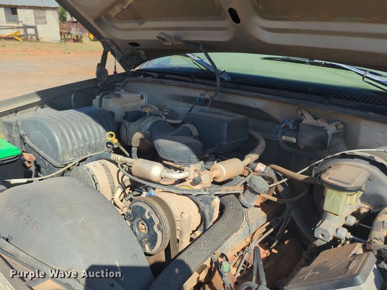 image for item EQ2190 2000 Chevrolet C2500 pickup truck