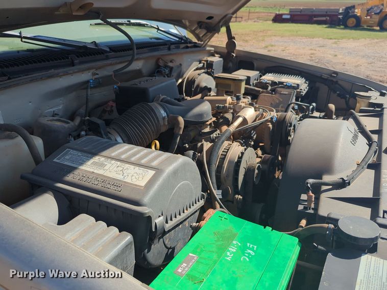 image for item EQ2190 2000 Chevrolet C2500 pickup truck