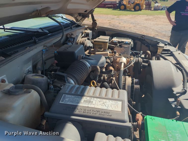 image for item EQ2190 2000 Chevrolet C2500 pickup truck