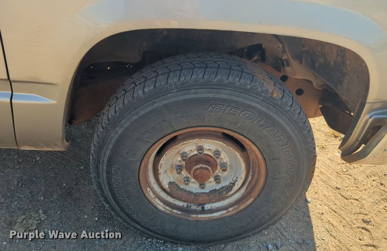 image for item EQ2190 2000 Chevrolet C2500 pickup truck