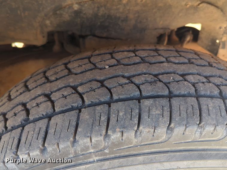 image for item EQ2190 2000 Chevrolet C2500 pickup truck