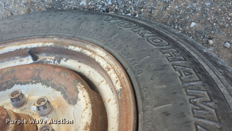 image for item EQ2190 2000 Chevrolet C2500 pickup truck