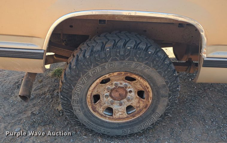 image for item EQ2190 2000 Chevrolet C2500 pickup truck