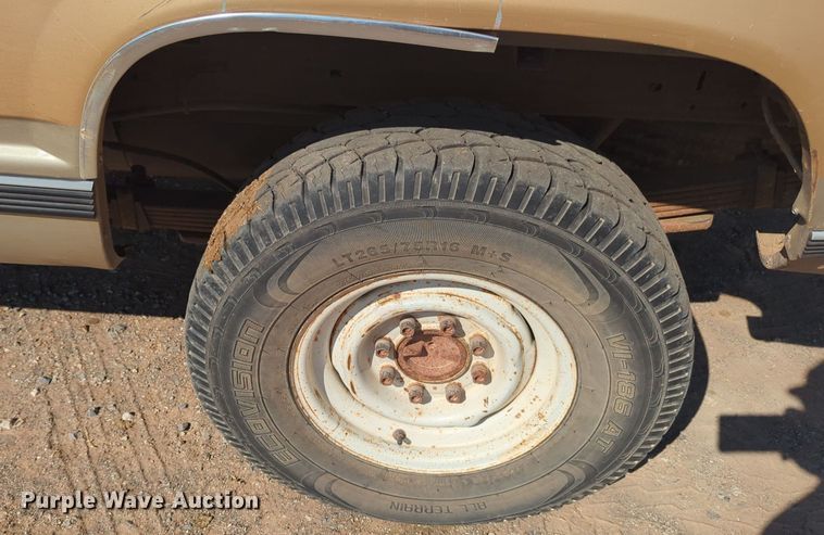 image for item EQ2190 2000 Chevrolet C2500 pickup truck