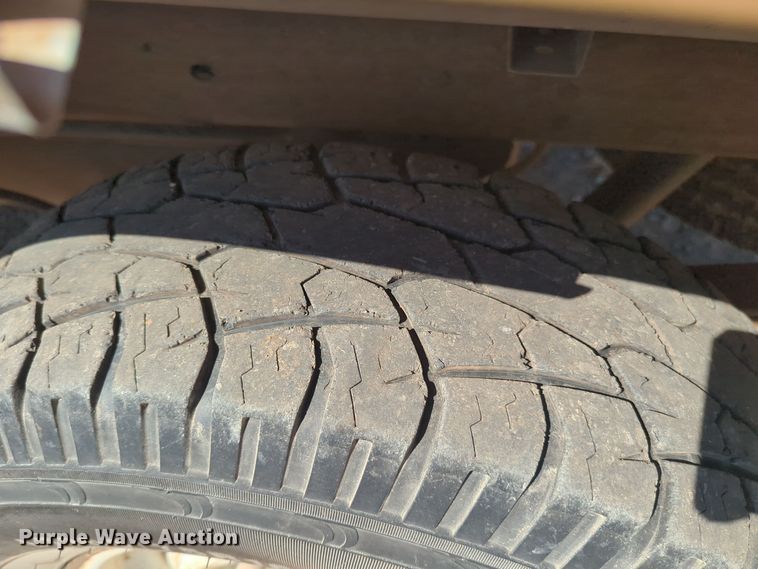 image for item EQ2190 2000 Chevrolet C2500 pickup truck