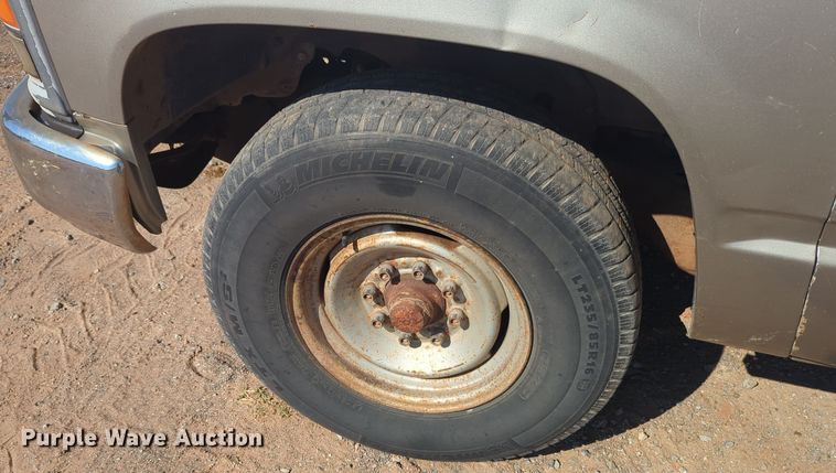 image for item EQ2190 2000 Chevrolet C2500 pickup truck