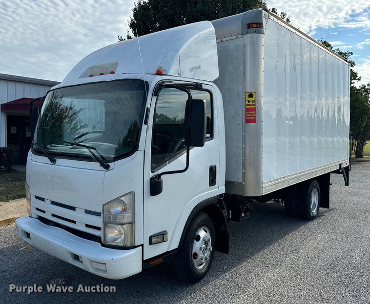 image for item IE9033 2009 Isuzu box truck