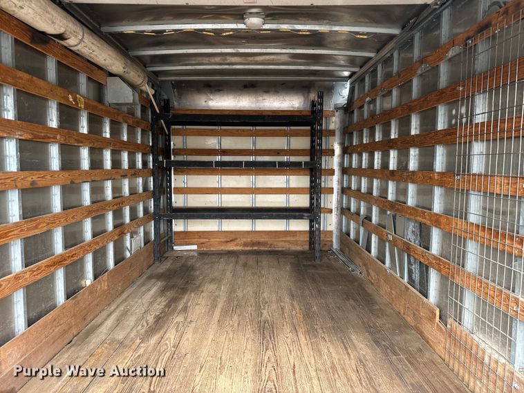 image for item IE9033 2009 Isuzu box truck