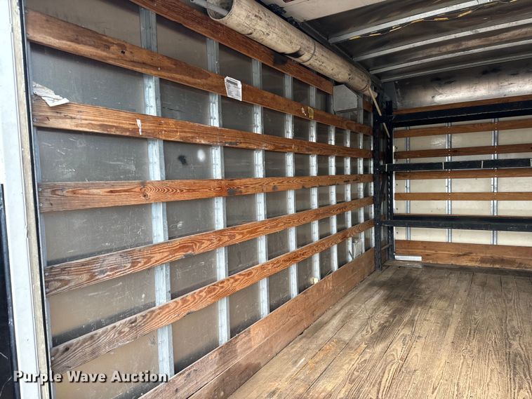 image for item IE9033 2009 Isuzu box truck