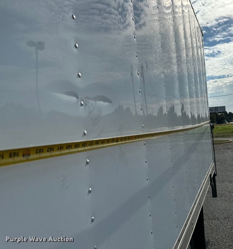 image for item IE9033 2009 Isuzu box truck