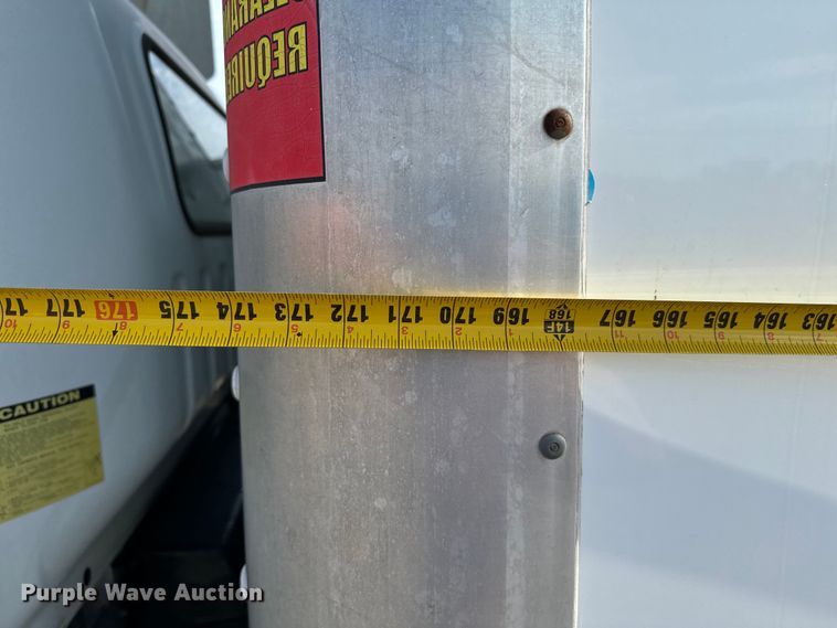 image for item IE9033 2009 Isuzu box truck