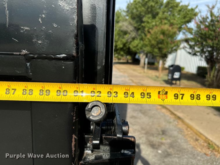 image for item IE9033 2009 Isuzu box truck