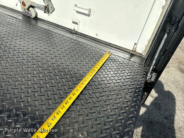 image for item IE9033 2009 Isuzu box truck