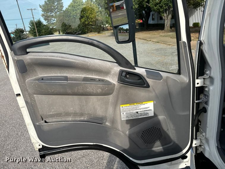 image for item IE9033 2009 Isuzu box truck