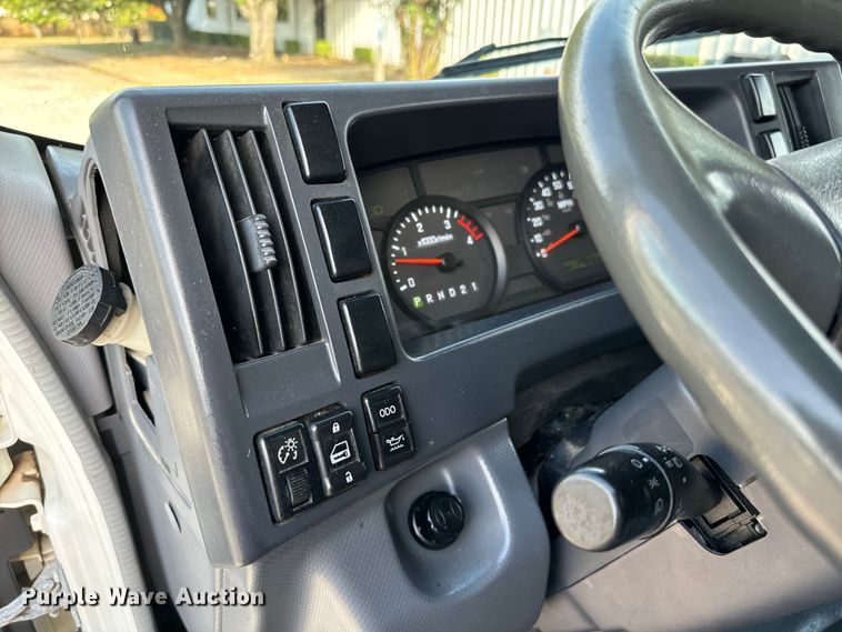 image for item IE9033 2009 Isuzu box truck