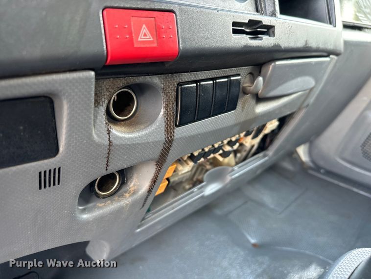 image for item IE9033 2009 Isuzu box truck