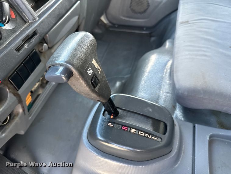 image for item IE9033 2009 Isuzu box truck