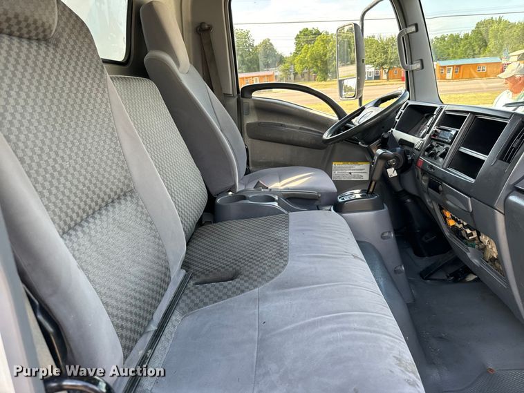 image for item IE9033 2009 Isuzu box truck