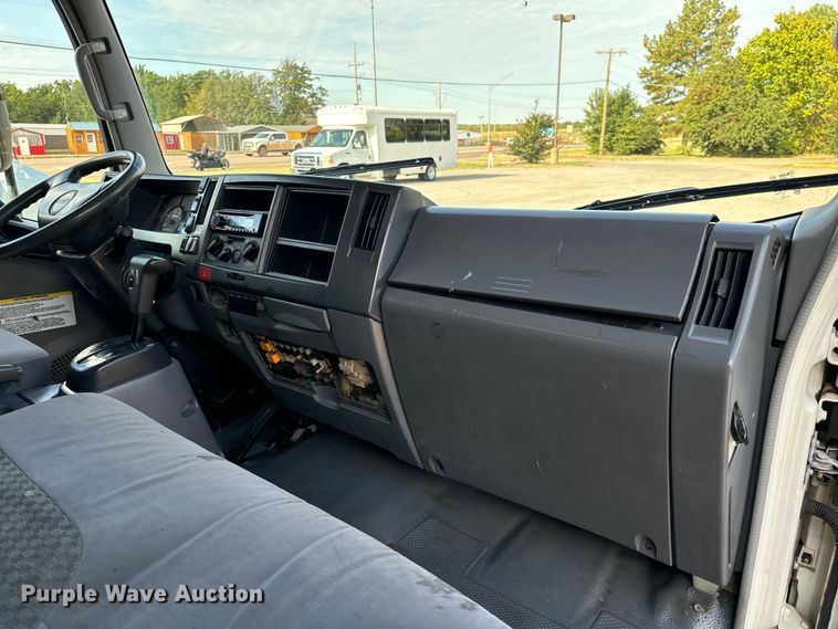 image for item IE9033 2009 Isuzu box truck