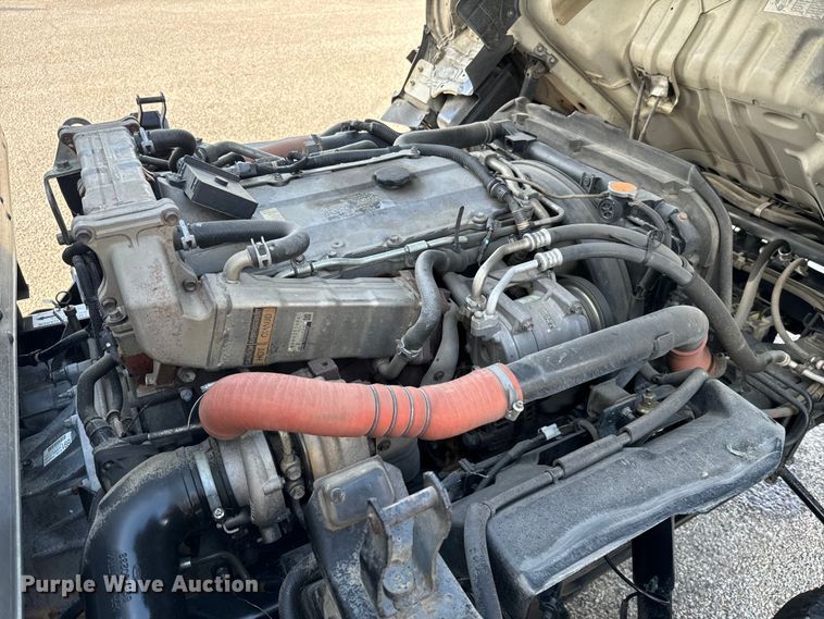 image for item IE9033 2009 Isuzu box truck