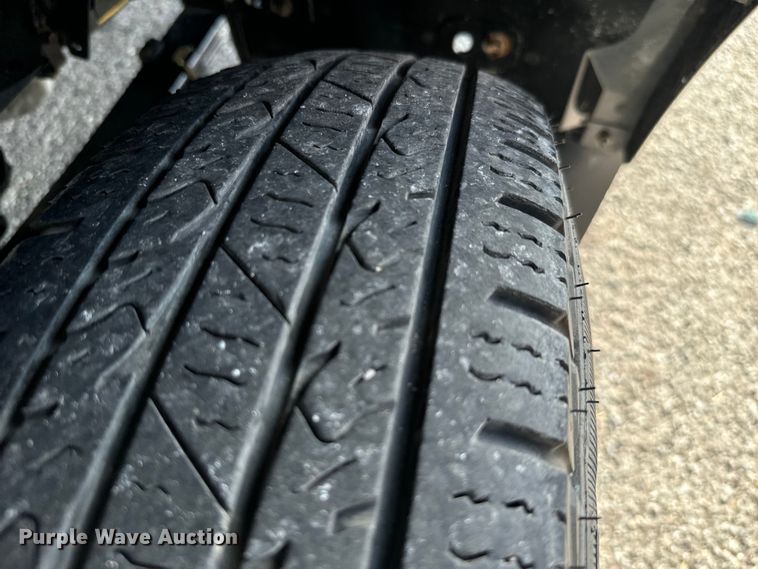 image for item IE9033 2009 Isuzu box truck