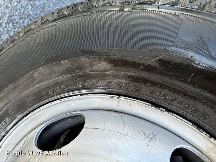 image for item IE9033 2009 Isuzu box truck