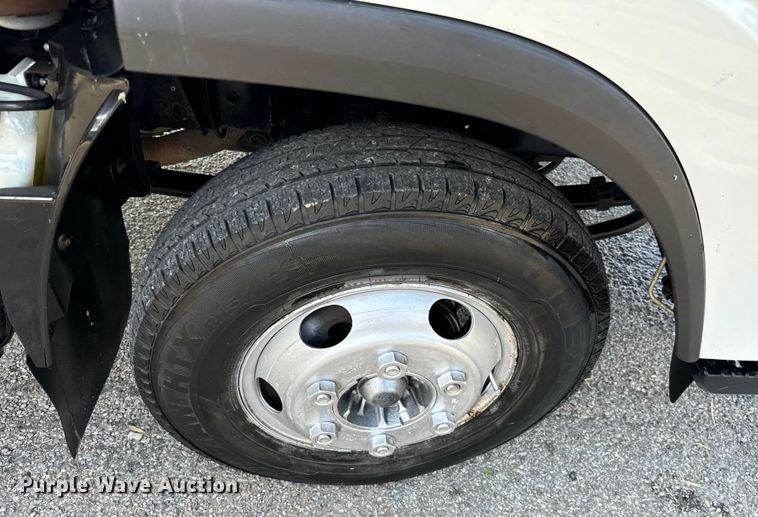 image for item IE9033 2009 Isuzu box truck