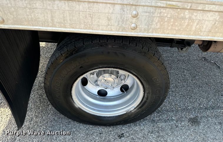 image for item IE9033 2009 Isuzu box truck