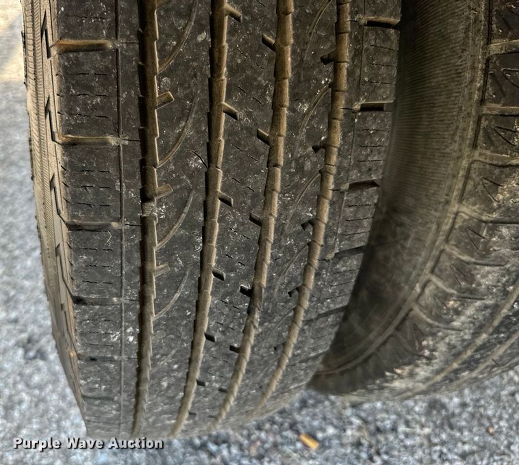 image for item IE9033 2009 Isuzu box truck