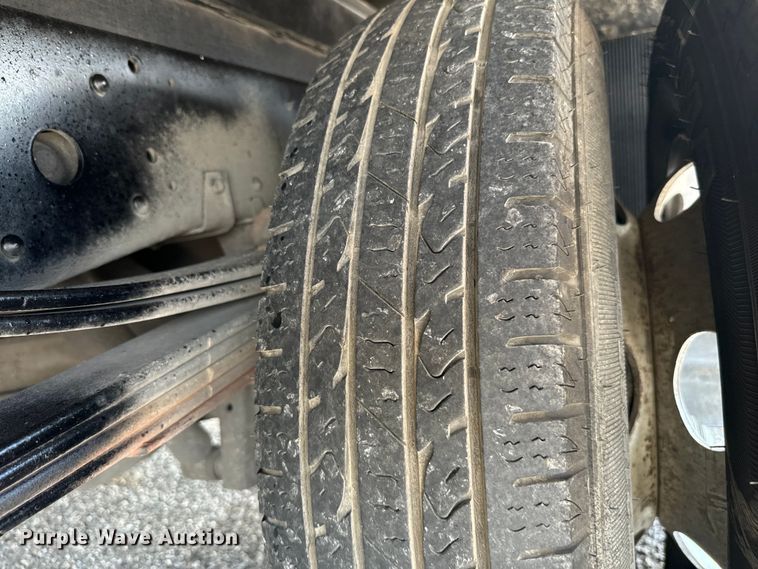 image for item IE9033 2009 Isuzu box truck