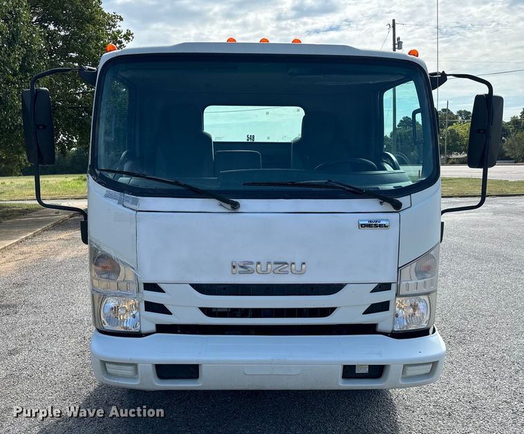 image for item IE9038 2017 Isuzu truck cab and chassis