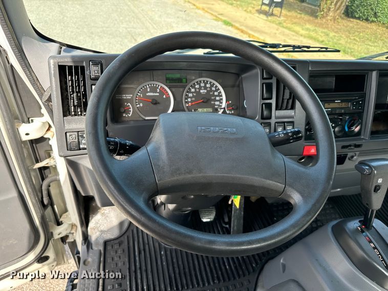 image for item IE9038 2017 Isuzu truck cab and chassis