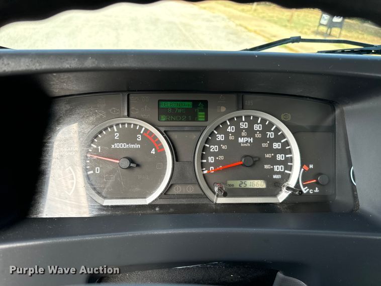 image for item IE9038 2017 Isuzu truck cab and chassis