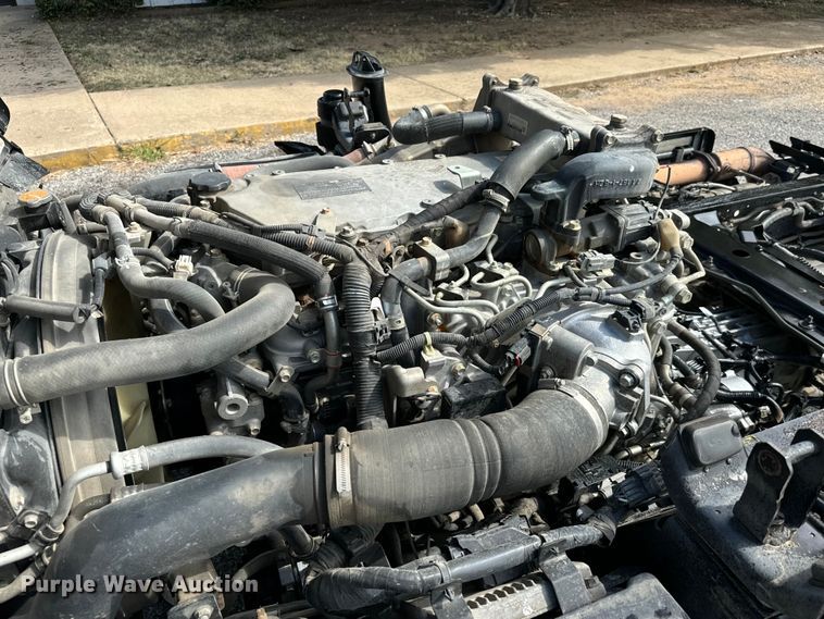 image for item IE9038 2017 Isuzu truck cab and chassis