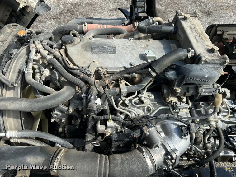 image for item IE9038 2017 Isuzu truck cab and chassis