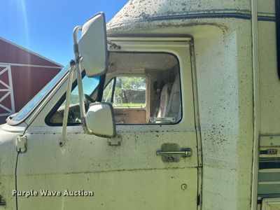 image for item LR9471 1990 Mallard G30 RV