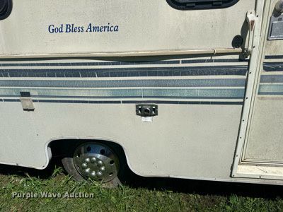 image for item LR9471 1990 Mallard G30 RV