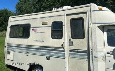 image for item LR9471 1990 Mallard G30 RV