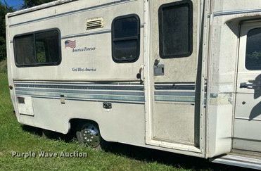 image for item LR9471 1990 Mallard G30 RV