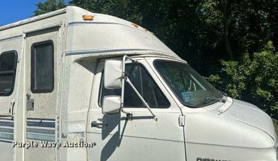 image for item LR9471 1990 Mallard G30 RV