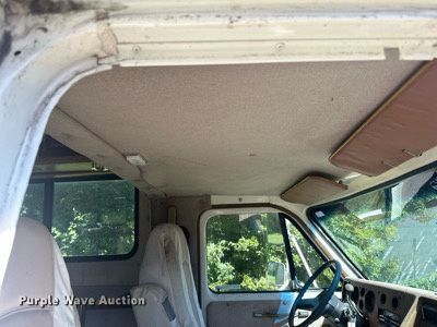 image for item LR9471 1990 Mallard G30 RV