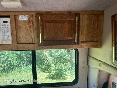 image for item LR9471 1990 Mallard G30 RV