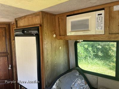 image for item LR9471 1990 Mallard G30 RV