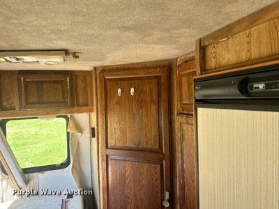 image for item LR9471 1990 Mallard G30 RV