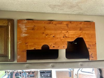 image for item LR9471 1990 Mallard G30 RV