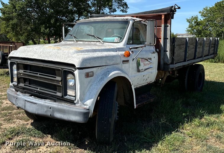 image for item NQ9738 1969 GMC dump flatbed truck
