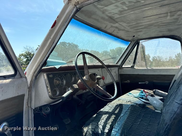 image for item NQ9738 1969 GMC dump flatbed truck