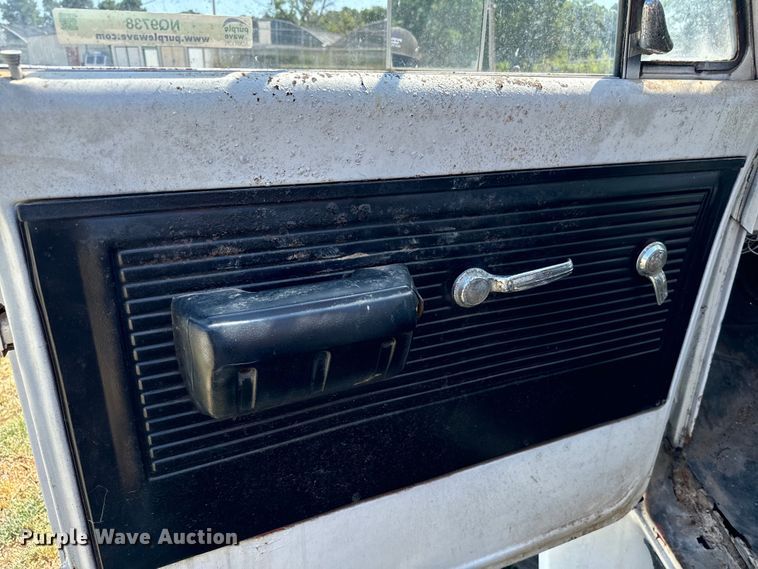 image for item NQ9738 1969 GMC dump flatbed truck