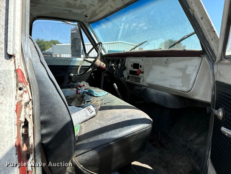 image for item NQ9738 1969 GMC dump flatbed truck