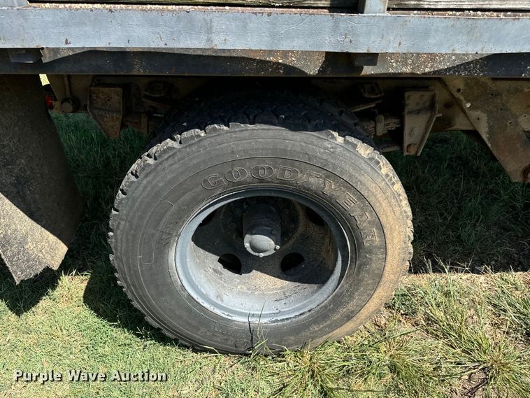 image for item NQ9738 1969 GMC dump flatbed truck